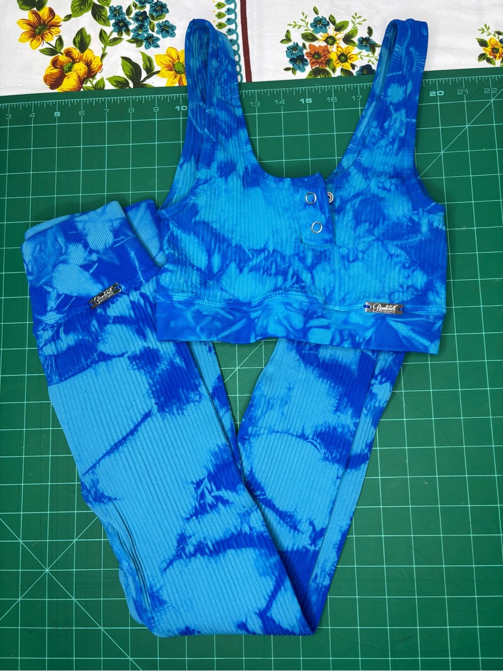 Bombshell Sportswear Blue Tie-Dye Women’s XS/S Leggings & Crop Top 2-Piece Set